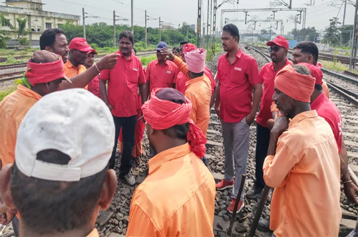 కార్మిక సంకల్ప యాత్రతో కదంతోక్కిన కార్మికులు
