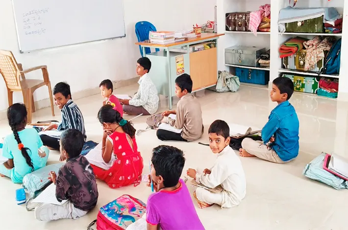 నోటీసులతోనే కాలయాపన.. చర్యలేవీ?