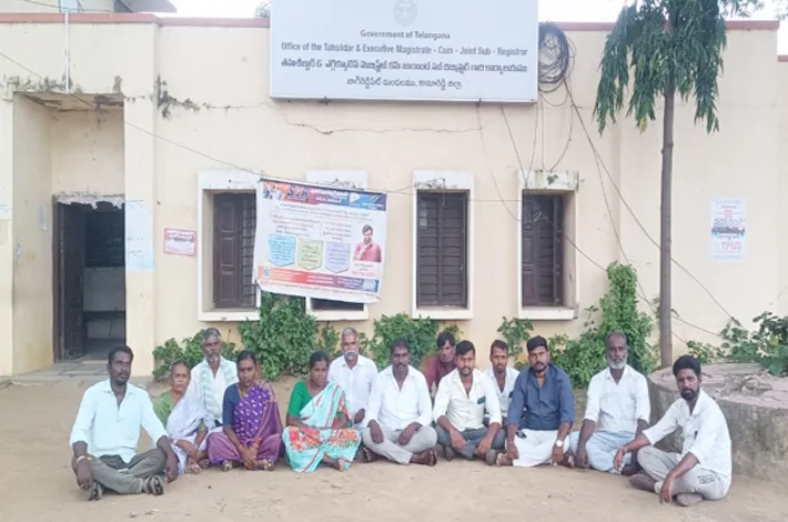సర్పంచ్‌కు సమాచారం లేకుండా రేషన్ కార్డుల పంపిణీ?