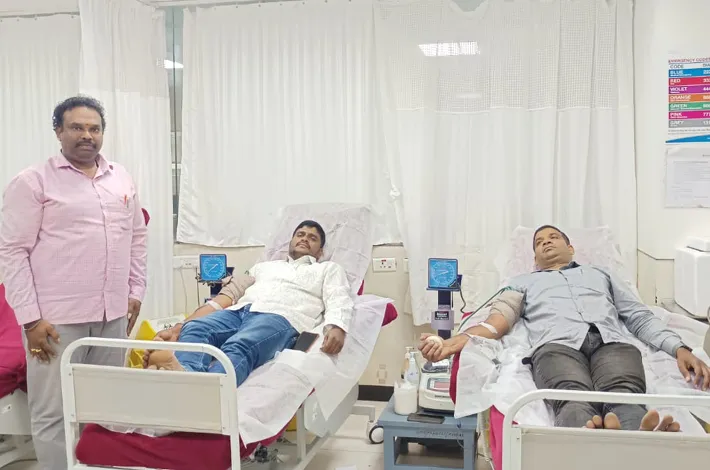గుండె ఆపరేషన్ నిమిత్తమై నాలుగు యూనిట్ల రక్తం అందజేత