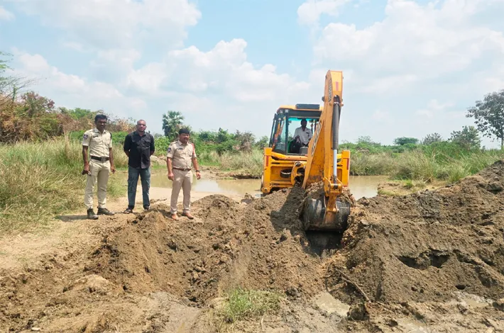 ఇసుక అక్రమ రవాణాకు అడ్డుకట్ట