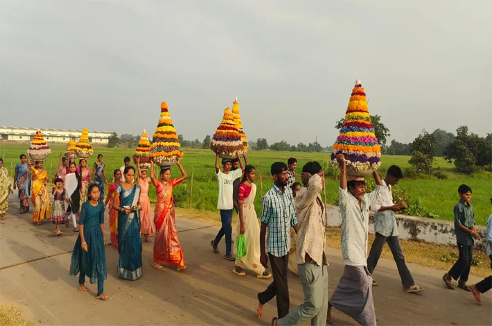 గోల్కొండ లో ముగిసిన సద్దుల బతుకమ్మ సంబరాలు