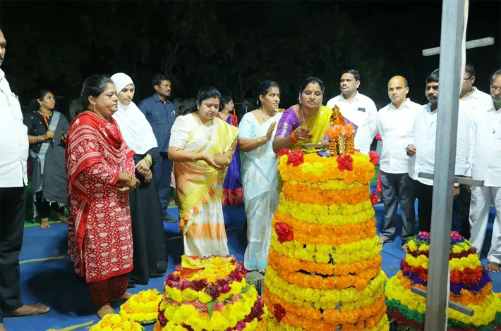 బతకమ్మ వేడుకల్లో పాల్గొన్న ఎమ్మెల్యే