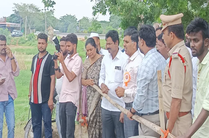 గణేష్ నిమజ్జన ఏర్పాట్లను పరిశీలించిన కలెక్టర్