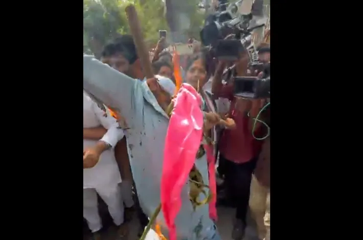 గాంధీ భవన్ వద్ద టెన్షన్