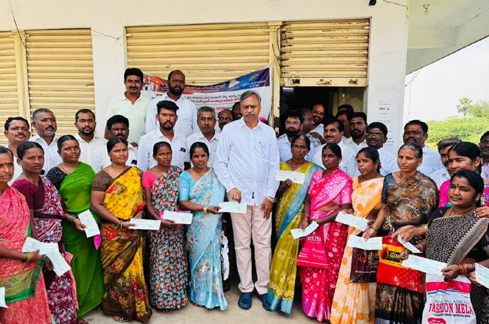 రైతులకు దసరా కానుక ఇవ్వండి