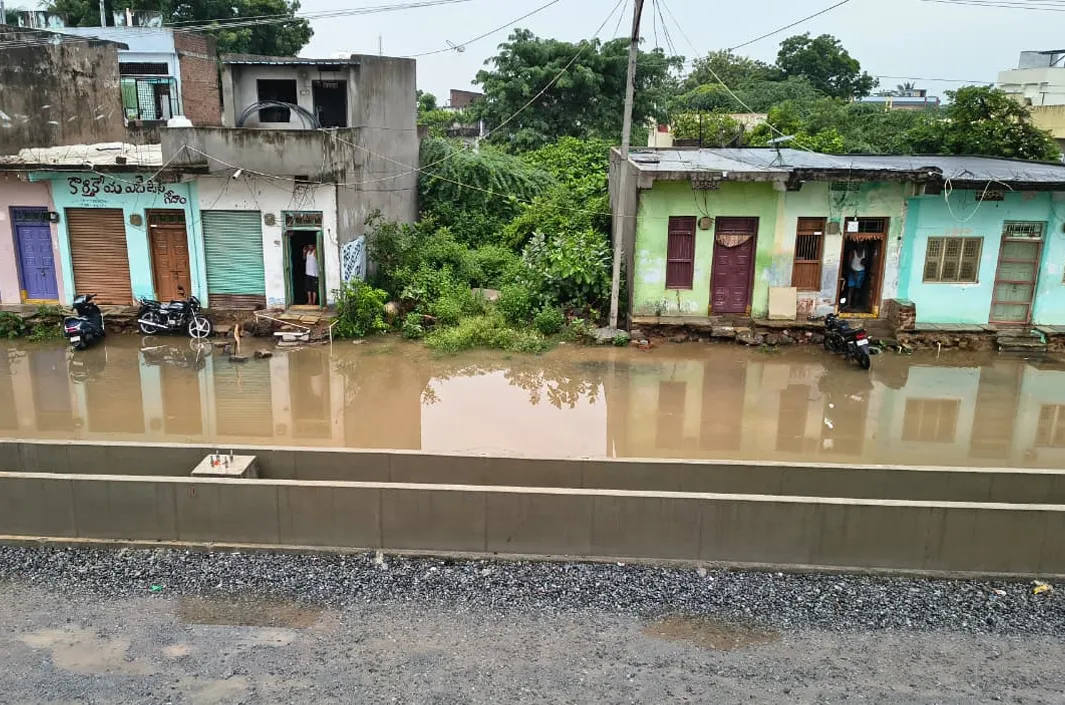 మానుకోటను ముంచెత్తిన వర్షం 