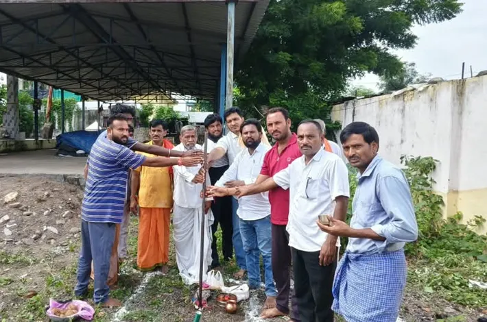 భవానిగూడలో రూ.5 లక్షల షెడ్డుకు భూమిపూజ