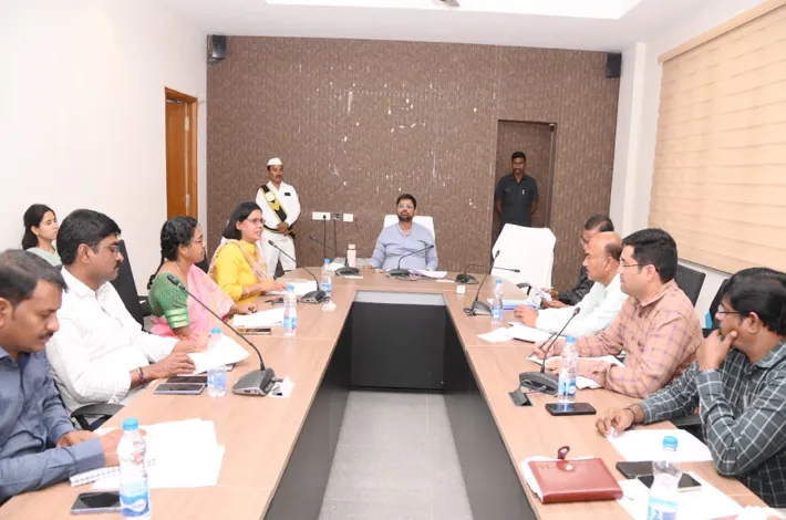 డిజిటల్ సేవలను మరింత విస్తృతం చేయాలి