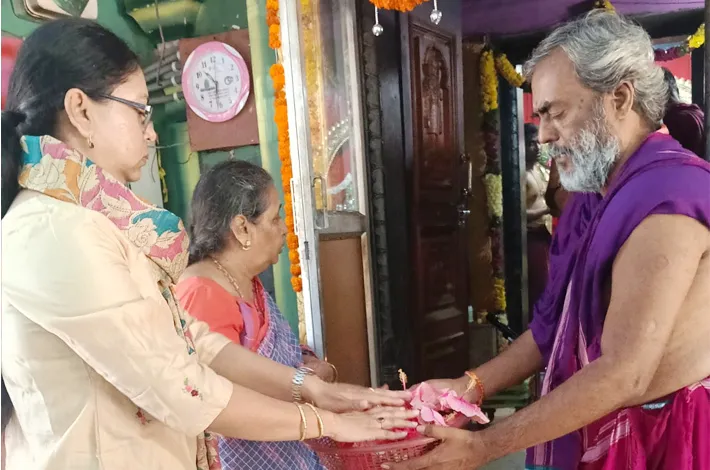 విజయ దుర్గ మాత క్షేత్రంలో సిపి ప్రత్యేక పూజలు