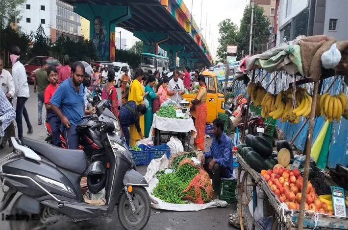 నాగోల్ చౌరస్తాలో ఆక్రమణల రచ్చ