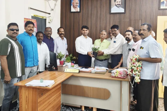 సబ్‌ కలెక్టర్‌కు సన్మానం