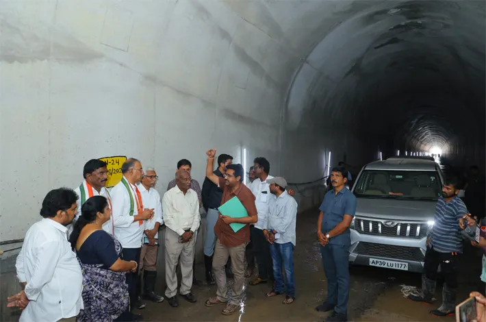 ఖమ్మం ఎంపీ సీతారామ టన్నెల్ పరిశీలన