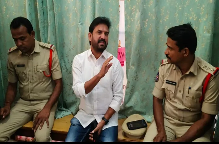 మాజీ ఎమ్మెల్యే ఆనంద్ హౌస్ అరెస్ట్ 