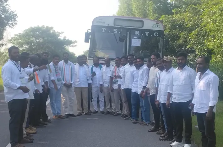 సీఎం బహిరంగ సభకు భారీగా తరలిన రుద్రంగి మండల ప్రజలు నాయకులు