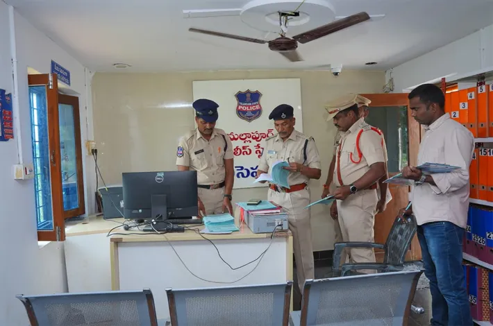 మల్లాపూర్ పోలీస్ స్టేషన్‌ను తనిఖీ చేసిన డీఎస్పీ రాములు