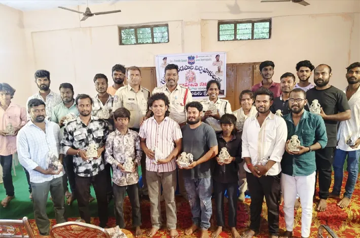 మట్టి గణపతులను ప్రోత్సహించాలి