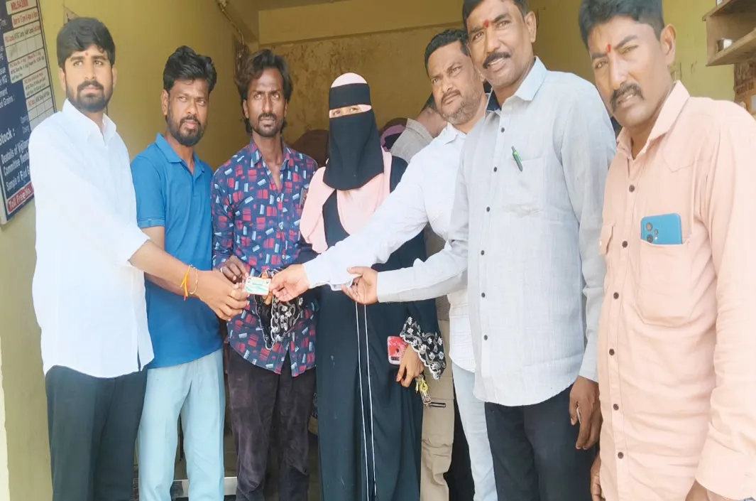 జోరుగా స్మార్ట్ కార్డుల పంపిణీ 