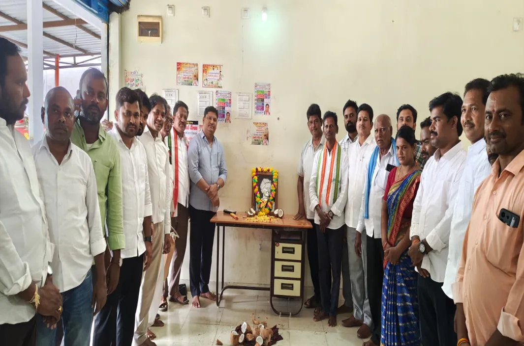 ఇందిరాగాంధీకి కాంగ్రెస్ నేతల నివాళులు