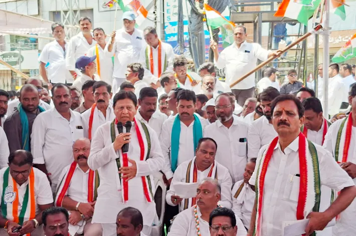 కేంద్ర ఎన్నికల సంఘం తీరుపై కాంగ్రెస్ గర్జన