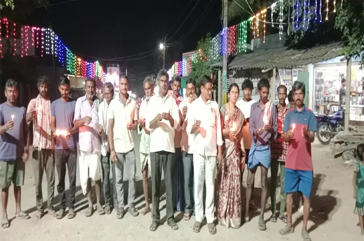 పూసుగూడెం గ్రామంలో కొవ్వొత్తులతో ర్యాలీ