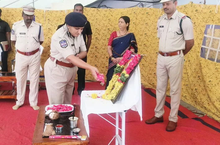 పండుగ సాయన్నకు జిల్లా ఎస్పీ ఘన నివాళి