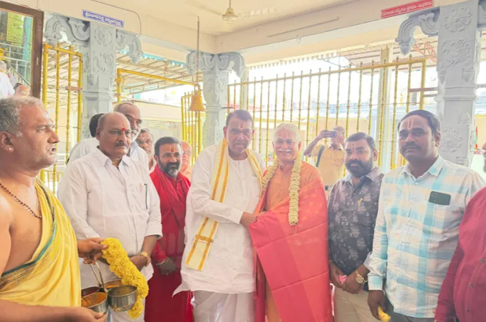 శ్రీ వారి ఆలయంలో ప్రత్యేక పూజలు...