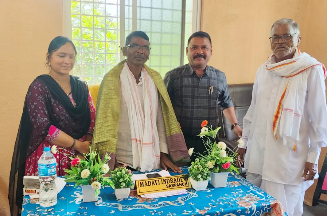 సర్పంచుల ఫోరం అధ్యక్షుడికి స్వధర్మ ఫౌండేషన్ సన్మానం