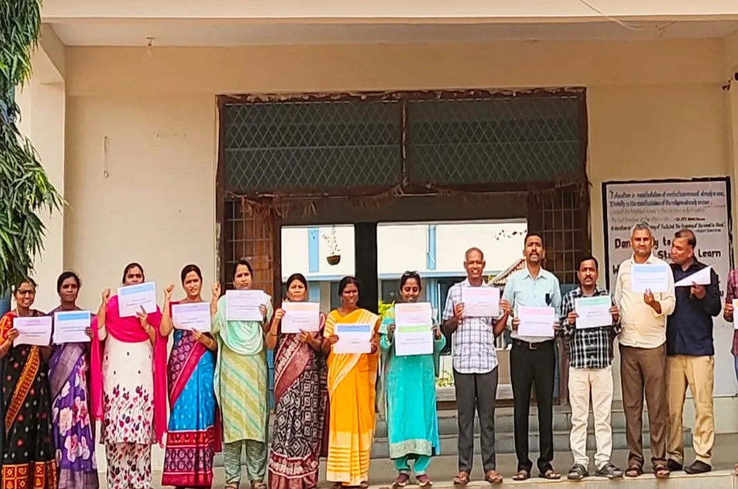 సమస్యల పరిష్కారం కోసం ఉపాధ్యాయుల నిరసన