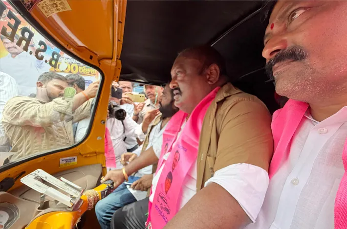 ఆటో నడిపిన గంగుల