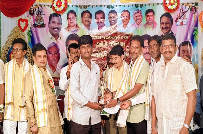 పద్మశాలి ప్రతిభా పురస్కారాలతో విద్యార్థులకు సన్మానం