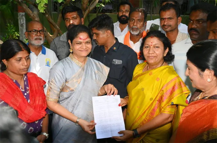 హిందూ మహిళలపై అనుచిత వ్యాఖ్యలు