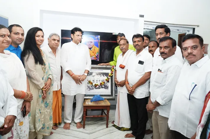 స్వాతంత్య్ర సమరయోధుడు రాంపల్లి కిష్టయ్యకు మంత్రి శ్రీధర్ బాబు నివాళులు