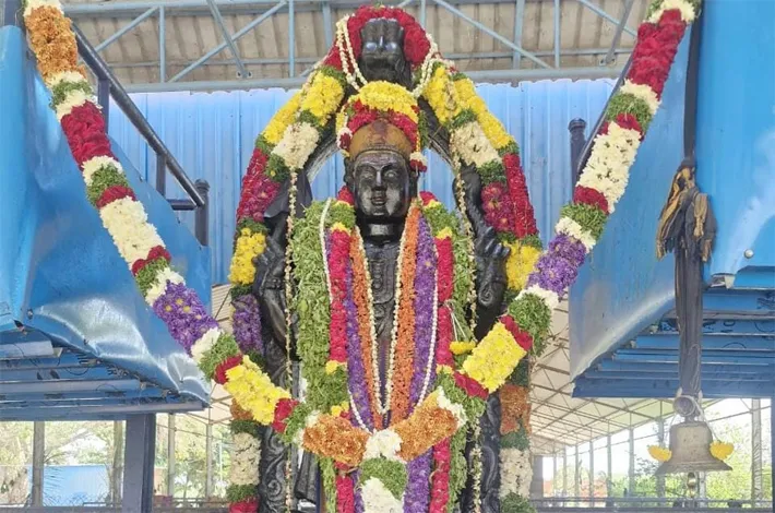 శనేశ్వరునికి వైభవంగా శని త్రయోదశి పూజలు