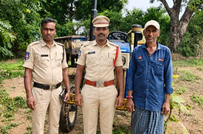 ఇసుక ట్రాక్టర్ పట్టివేత 