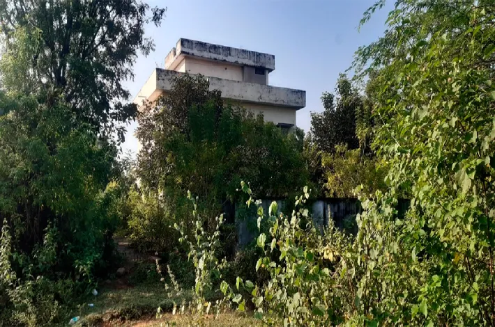 వృథాగా నిర్మాణాలు.. నిధులు నేలపాలు..