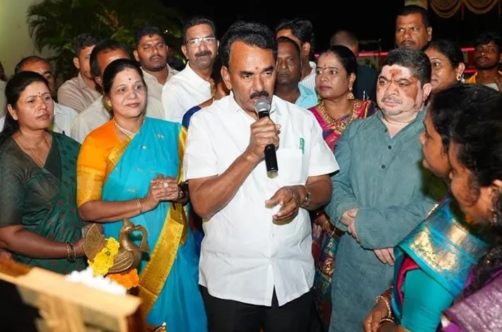 అట్టహాసం.. బతుకమ్మ సంబురం
