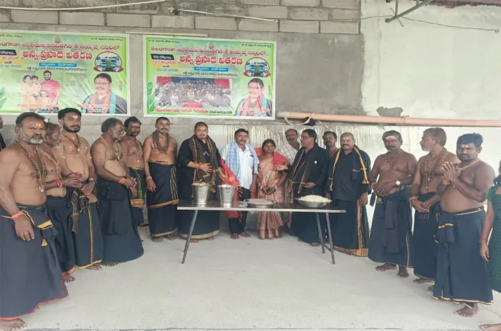 కొనసాగుతున్న అన్నదానం