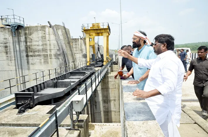 https://vijayakranthinews.com/uploads/articles/article_71448318.webp