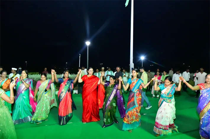 కలెక్టరేట్‌లో ఘనంగా ఏడో రోజు బతుకమ్మ సంబరాలు