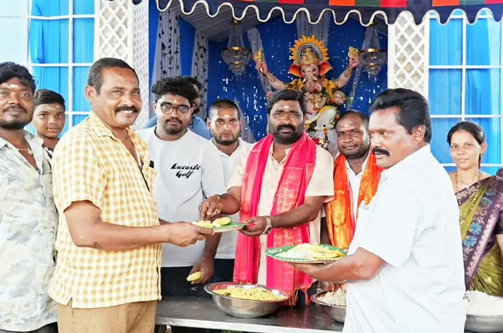 శ్రీగణేష్ యూత్ ఆధ్వర్యంలో వినాయక పూజలు 