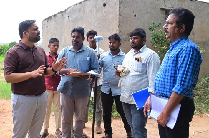 భూముల రీ- సర్వే పకడ్బందీగా నిర్వహించాలి: కలెక్టర్