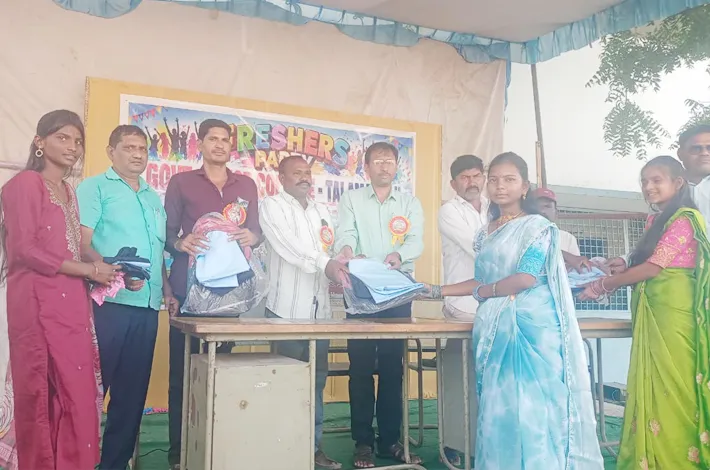 ఆటపాటలతో అలరించిన ఫ్రెషర్స్ పార్టీ