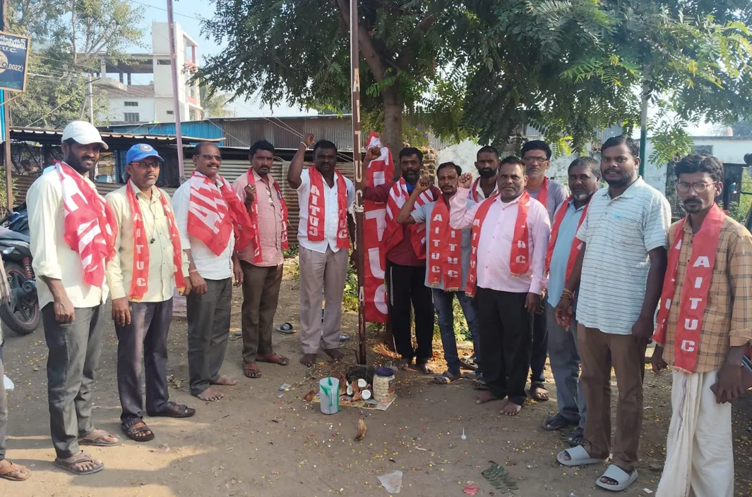 కార్మికుల పక్షాన ఏఐటీయూసీ పోరు