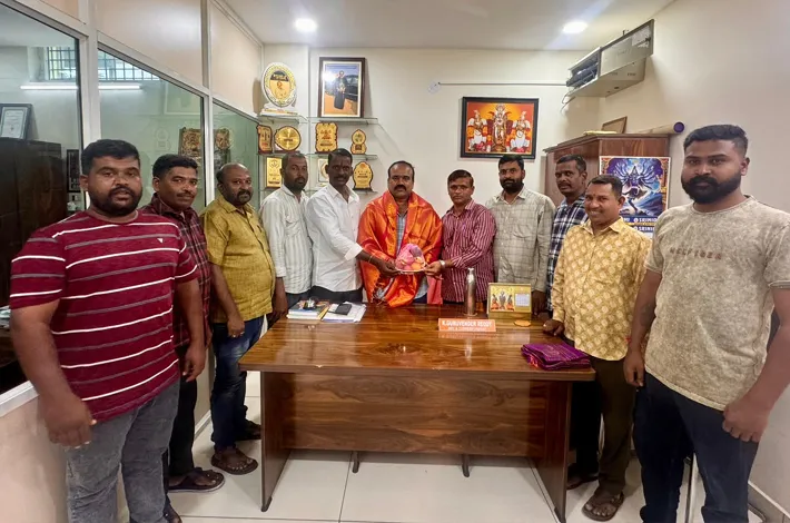 విద్యాసంస్థల నేతకు సన్మానం
