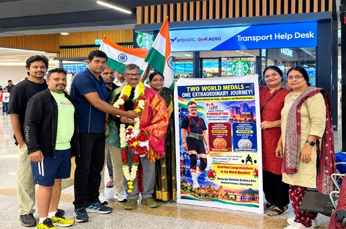 భద్రాచలం పవర్లిఫ్టర్ డి.వి. శంకర్రావుకు శంషాబాద్ ఎయిర్పోర్టులో ఘన స్వాగతం