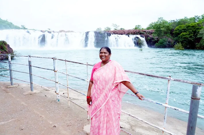 బోగతకు సందర్శకుల తాకిడి