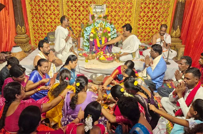అన్నపూర్ణ దేవిగా వనదుర్గమ్మ