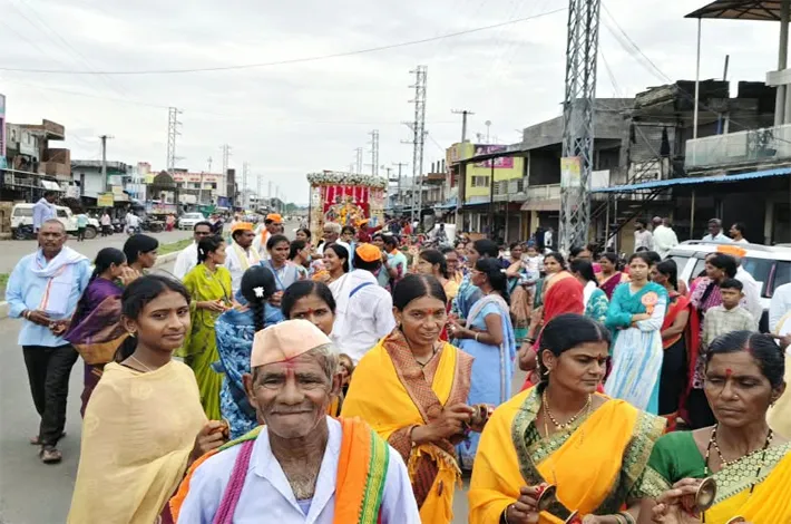 ఎడ్లబండిపై గణనాథుడి ఘన నిమజ్జనం