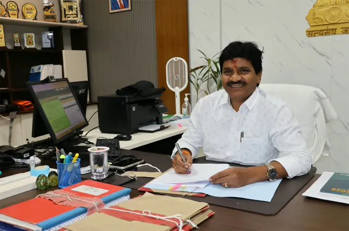 అదనపు కలెక్టర్‌గా రాథోడ్ రమేష్ బాధ్యతల స్వీకరణ